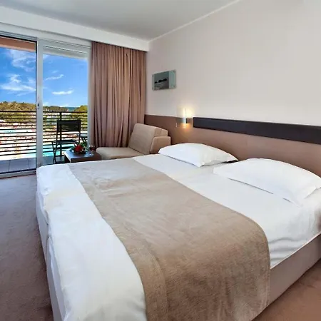 La-li-nea -top Location 5 Minute Walk *